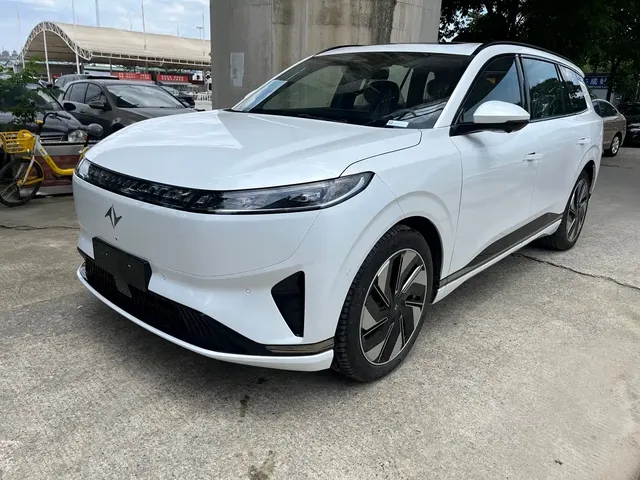 Dongfeng Yipai eπ008 2025 210Ultra Extended Range 6-Seater