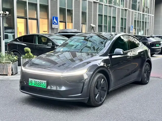 Tesla Model Y 2026 Rear-Wheel Drive