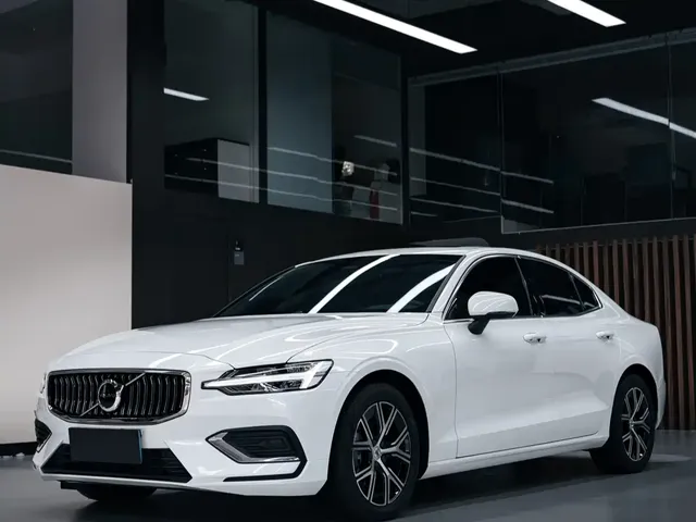 Volvo S60 2025 B4 Smart Luxury Edition