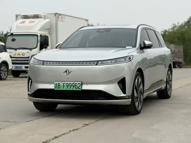 Dongfeng Yipai eπ008 2025 210Max Extended Range 5-Seater