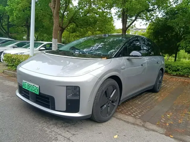 Li Auto Li i8 2025 Standard Edition