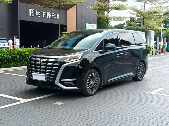 Denza D9 2022 DM-i 1040 Premium