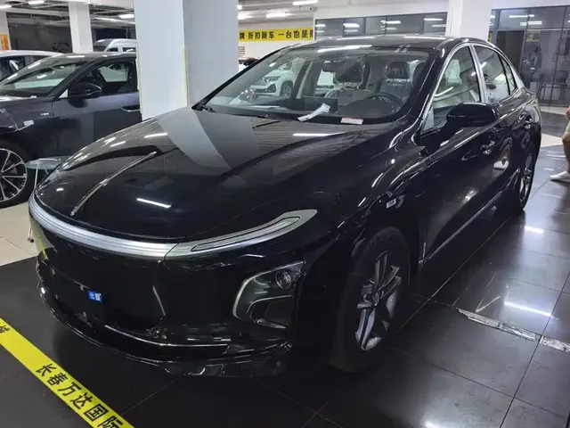 Hongqi E-QM5 2025 610km PLUS