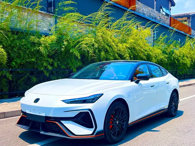 Changan UNI-V 2025 2.0T Sport Version