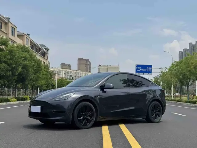 Tesla Model Y 2024 Rear-Wheel Drive Version