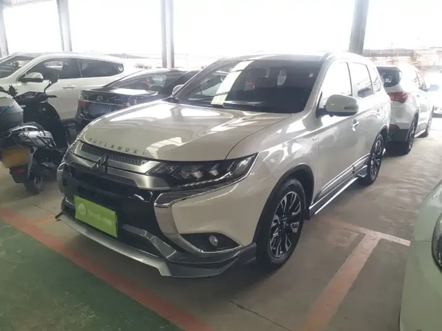 Mitsubishi Outlander 2020 2.4L 4WD Luxury 5-seater