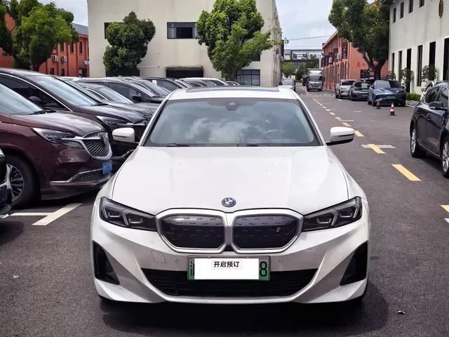 BMW i3 2022 eDrive 35 L