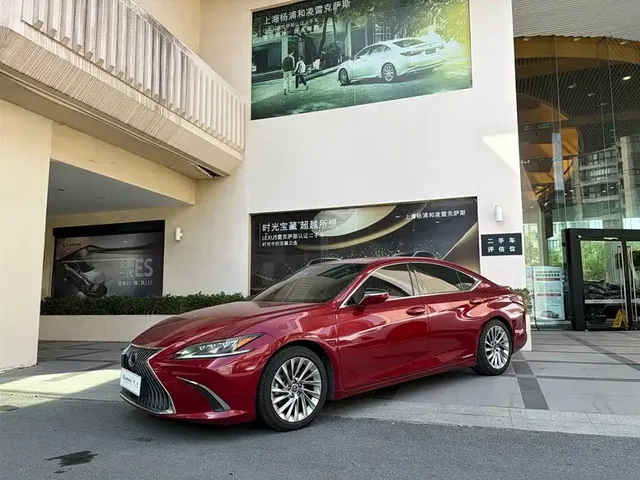 Lexus ES 2018 300h Executive Edition China VI