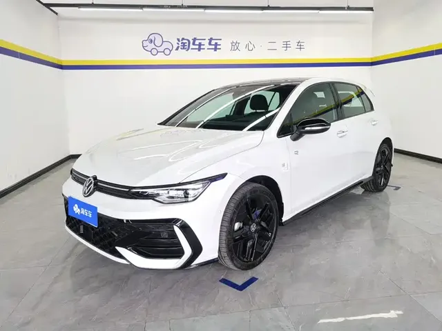 Volkswagen Golf 2025 300TSI R-Line