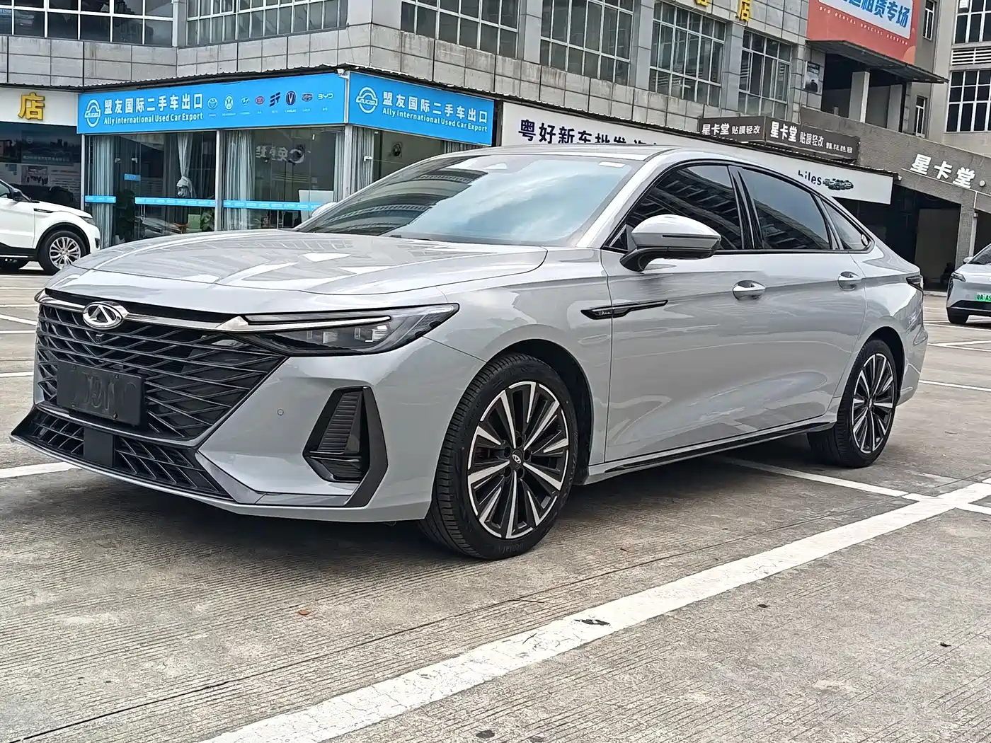 Chery Arrizo 8 2025 Model 2.0T Automatic Royal+