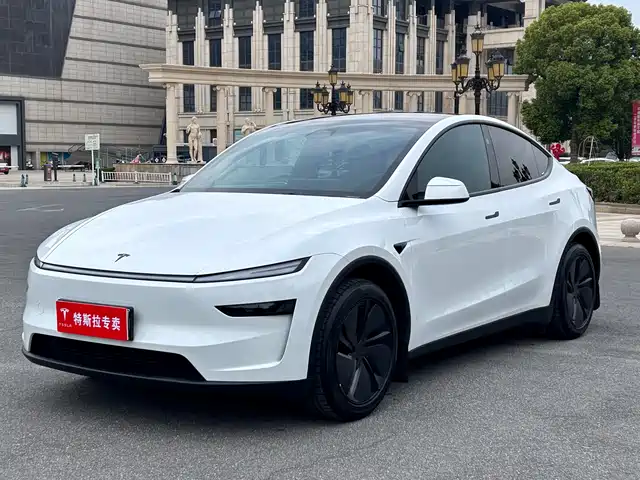 Tesla Model Y 2026 Facelift Long Range Rear-Wheel Drive
