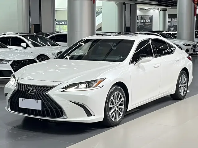 Lexus ES 2022 300h Excellence Edition