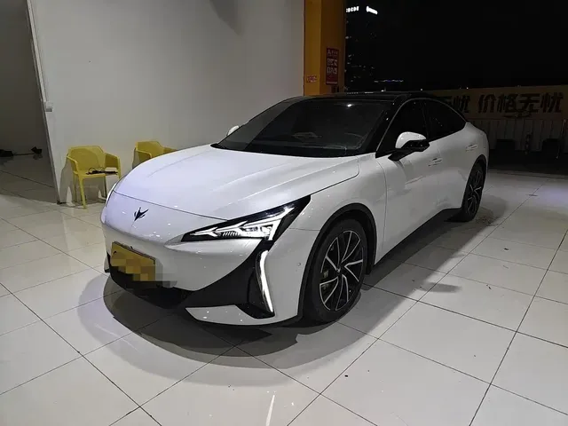 ARCFOX Alpha S5 2025 Model 668MAX Divine Edition 200kW