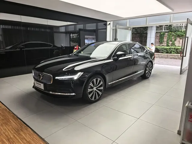Volvo S90 2025 B5 Zhiyuan Luxury Edition