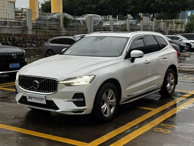 Volvo XC60 2022 B5 AWD R-Design