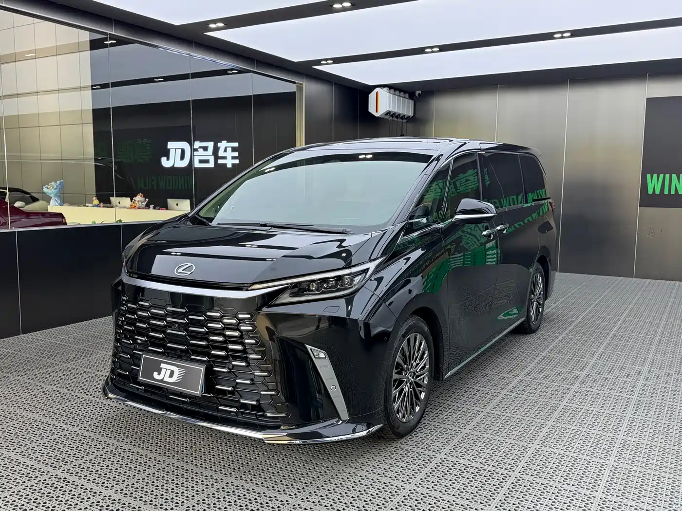Lexus LM 2023 500h 6-Seater Prestige Edition