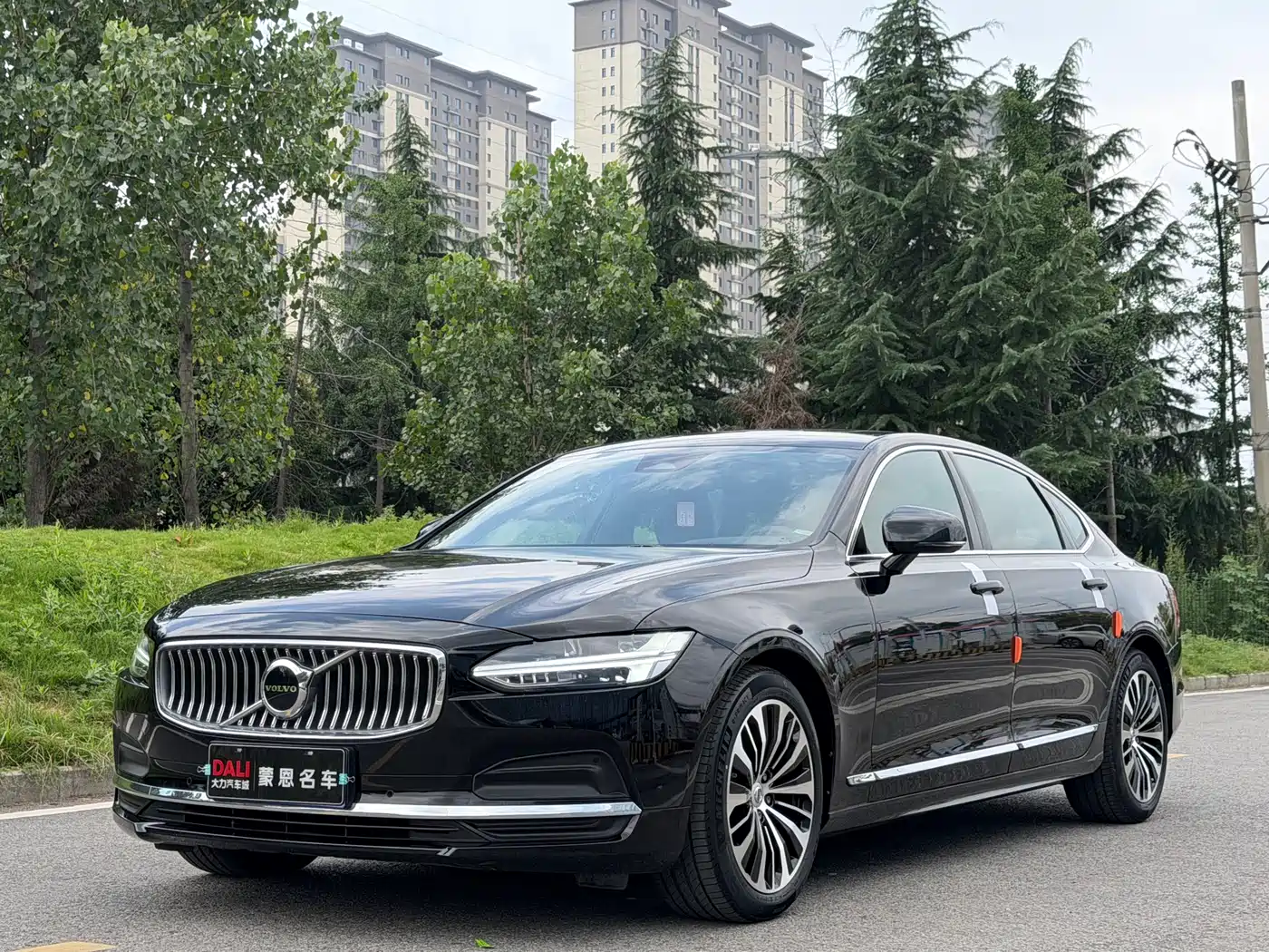 Volvo S90 2024 B5 Momentum Luxury Edition