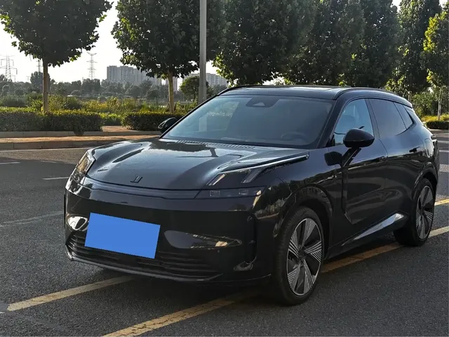 Lynk & Co 08 EM-P 2023 120km Long Range Pro