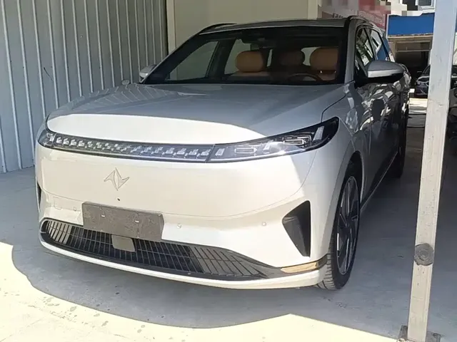 Dongfeng Yipai eπ008 2025 210Ultra Range Extender 5-Seater