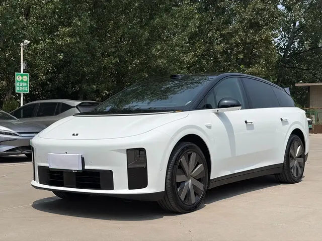 Li Auto i6 2025 4WD Base Model