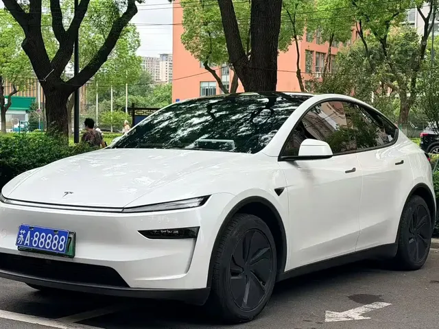 Tesla Model Y 2026 Long Range Rear-Wheel Drive