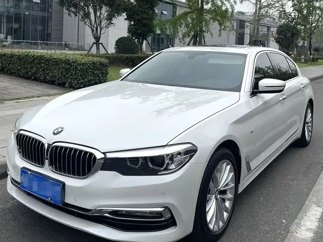 BMW 5 Series 2018 525Li Luxury Package