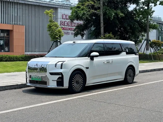 ZEEKR 009 2024 7-Seat Aisle AWD Version 108kWh