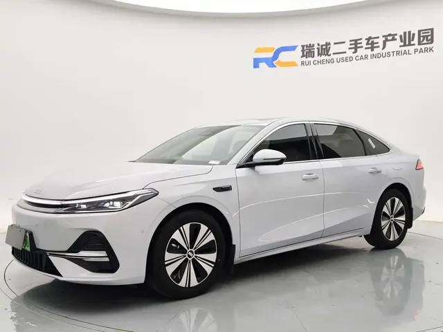 Geely Galaxy A7 2025 EM-i 150km Long Voyage Edition