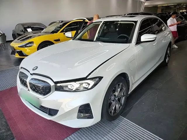 BMW i3 2022 eDrive 35 L