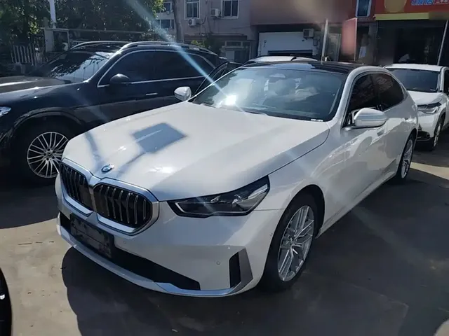 BMW 5 Series 2024 525Li Luxury Package