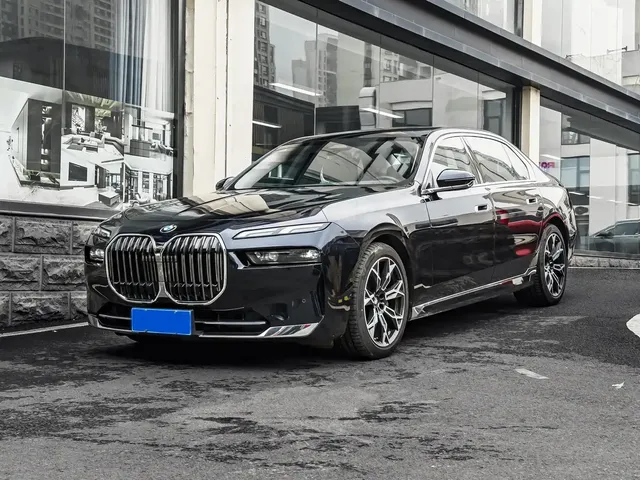 BMW 7 Series 2023 Model 735Li Luxury Package