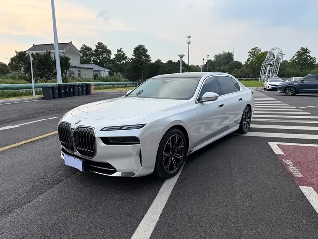 BMW 7 Series 2023 Model 735Li Luxury Package