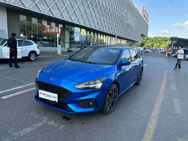 Ford Focus 2021 Sedan EcoBoost 180 Auto ST Line