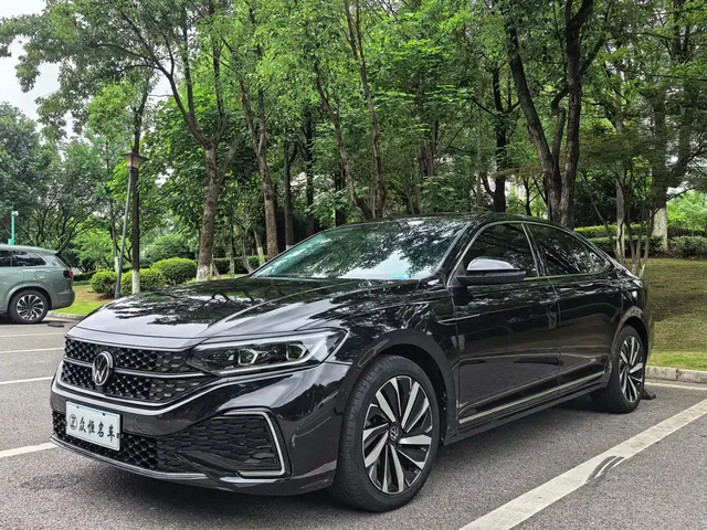 Volkswagen Passat 2022 330TSI Starlight Luxury Edition