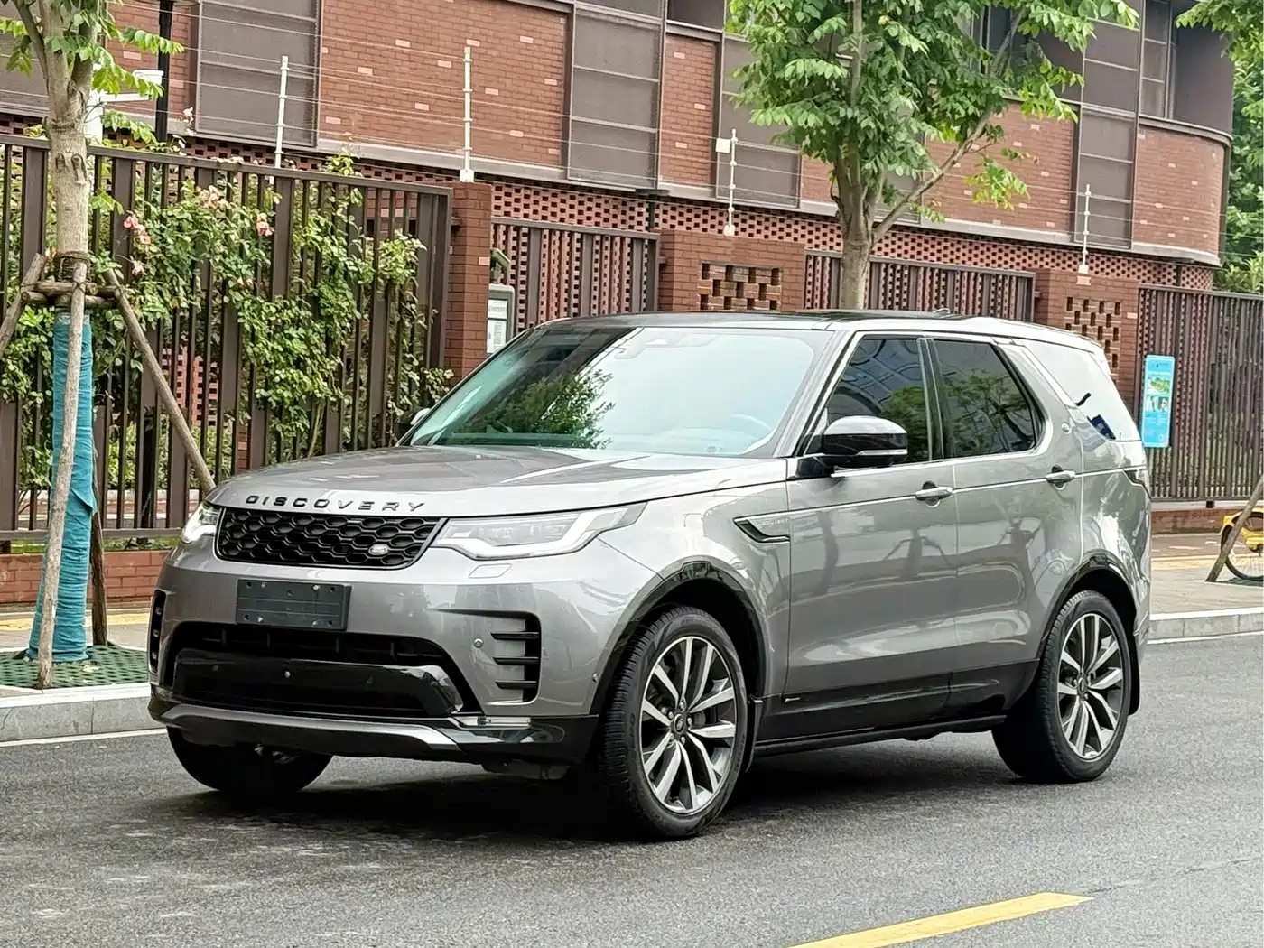 Land Rover Discovery 2021 360PS R-Dynamic SE