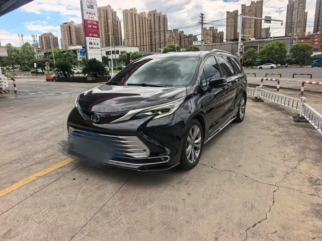 Toyota Sienna 2021 2.5L Hybrid Platinum Edition