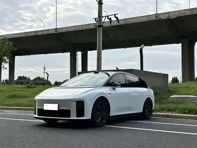 Li Auto i6 2025 2WD Base Model