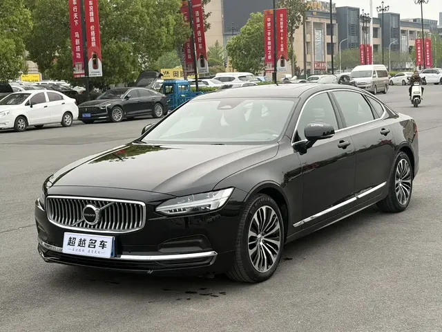 Volvo S90 2024 B5 Momentum Luxury Edition