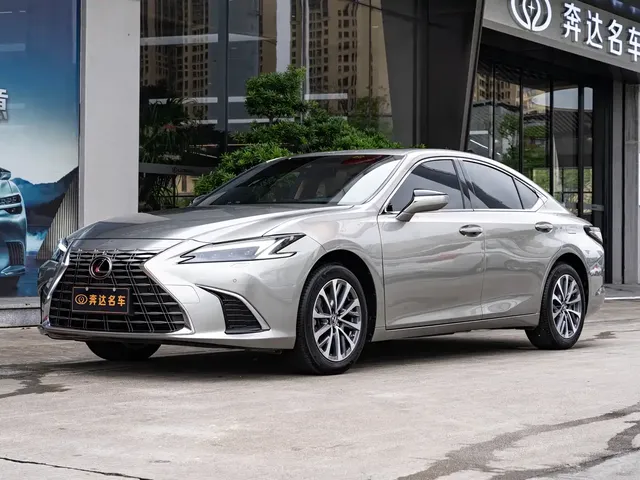Lexus ES 2025 200 Ultimate Edition