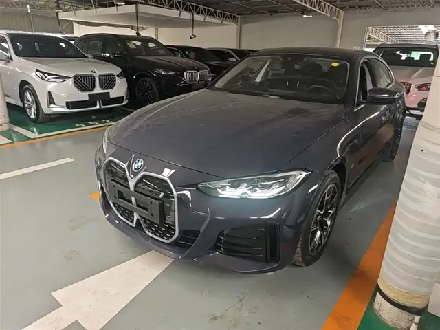 BMW i4 2023 eDrive35