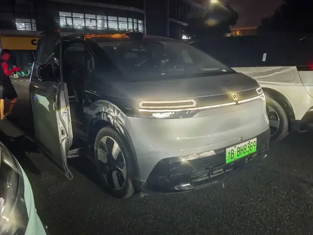 ZEEKR MIX 2025 Smart Driving Edition