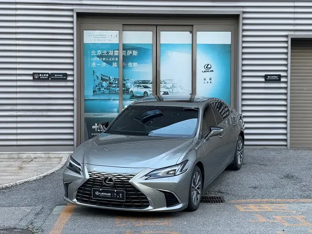 Lexus ES 2025 300h Ultimate Edition