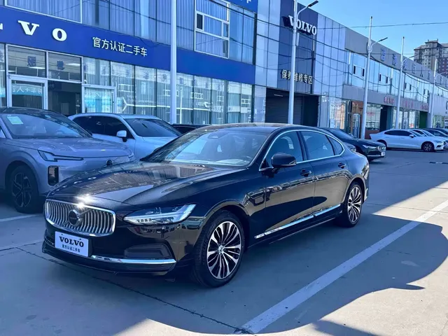 Volvo S90 2024 B5 Momentum Luxury Edition