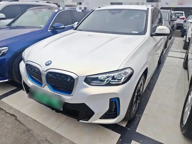 BMW iX3 2022 Leading Edition