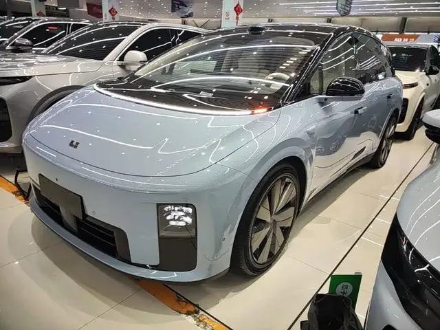 Li Auto Li i8 2025 Standard Edition