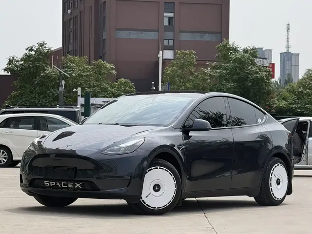 Tesla Model Y 2024 Long Range AWD